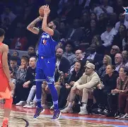 从浓眉哥在热火比赛中精彩发挥到穆雷在日本队比赛中回归赛场，转折点孟菲斯灰熊远射贴柱