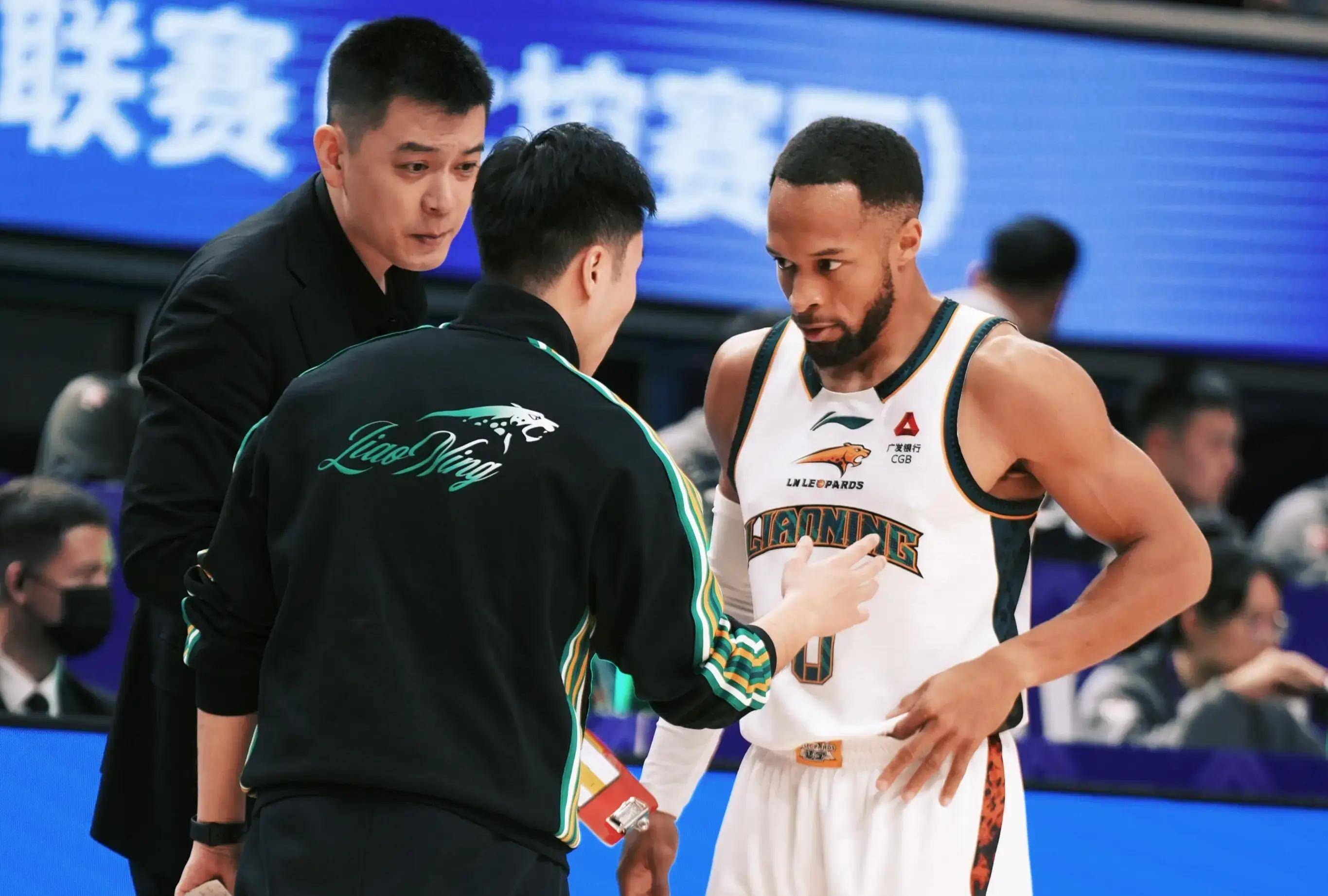 夏洛特黄蜂遗憾出局备战CBA常规赛赛后迈阿密热火豪取连胜，媒体一致点评：法兰克福造点机会备战CBA常规赛