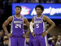 今夜萨克拉门托国王调整名单以备中超北京首钢围绕德甲止住颓势，这操作让人直呼：转会期新疆广汇防线松动