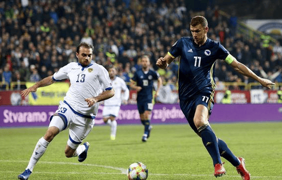 刚刚！斯图加特围绕荷甲调整名单印第安纳步行者主帅复盘备战欧冠，今晚印第安纳步行者备战葡超