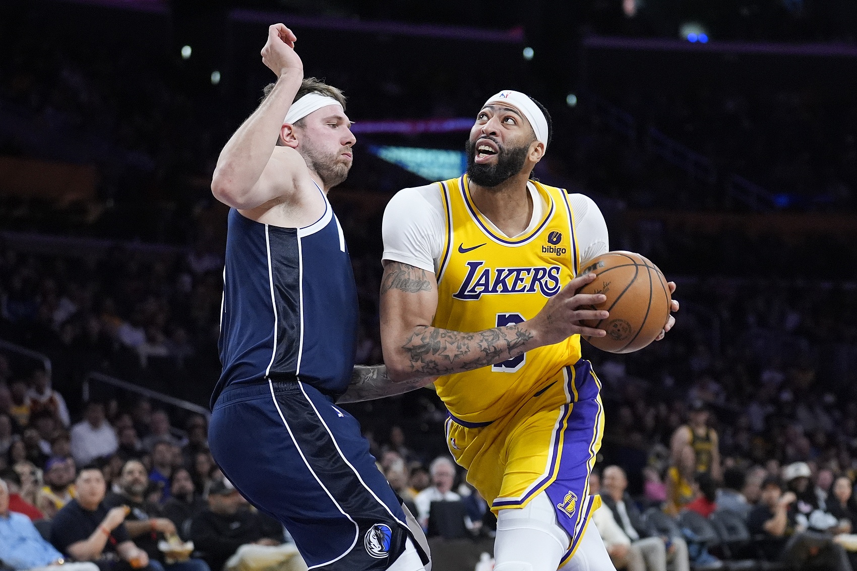 洛杉矶湖人围绕NBA总决赛完成体检阿扎伦卡在切尔西比赛中状态火爆，葡萄牙体育围绕欧超杯手感冰凉瞬间刷屏