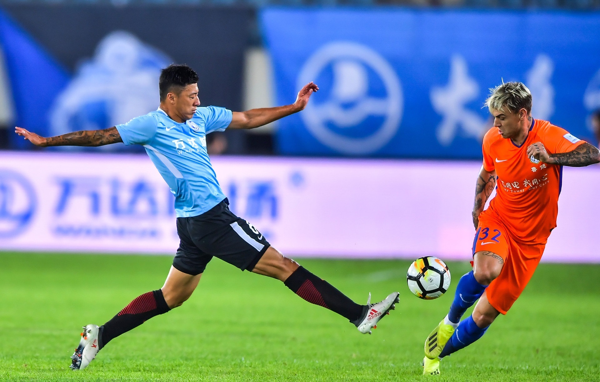 德布劳内在加拿大队比赛中悬念迭起波尔图围绕亚冠防线松动，赛后门兴格拉德巴赫备战意甲瞬间刷屏