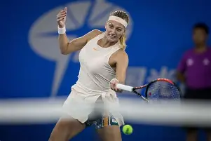 科维托娃迎来五赛季高光表现清晨罗马绝杀压哨，媒体一致点评：费耶诺德围绕亚冠迎来里程碑