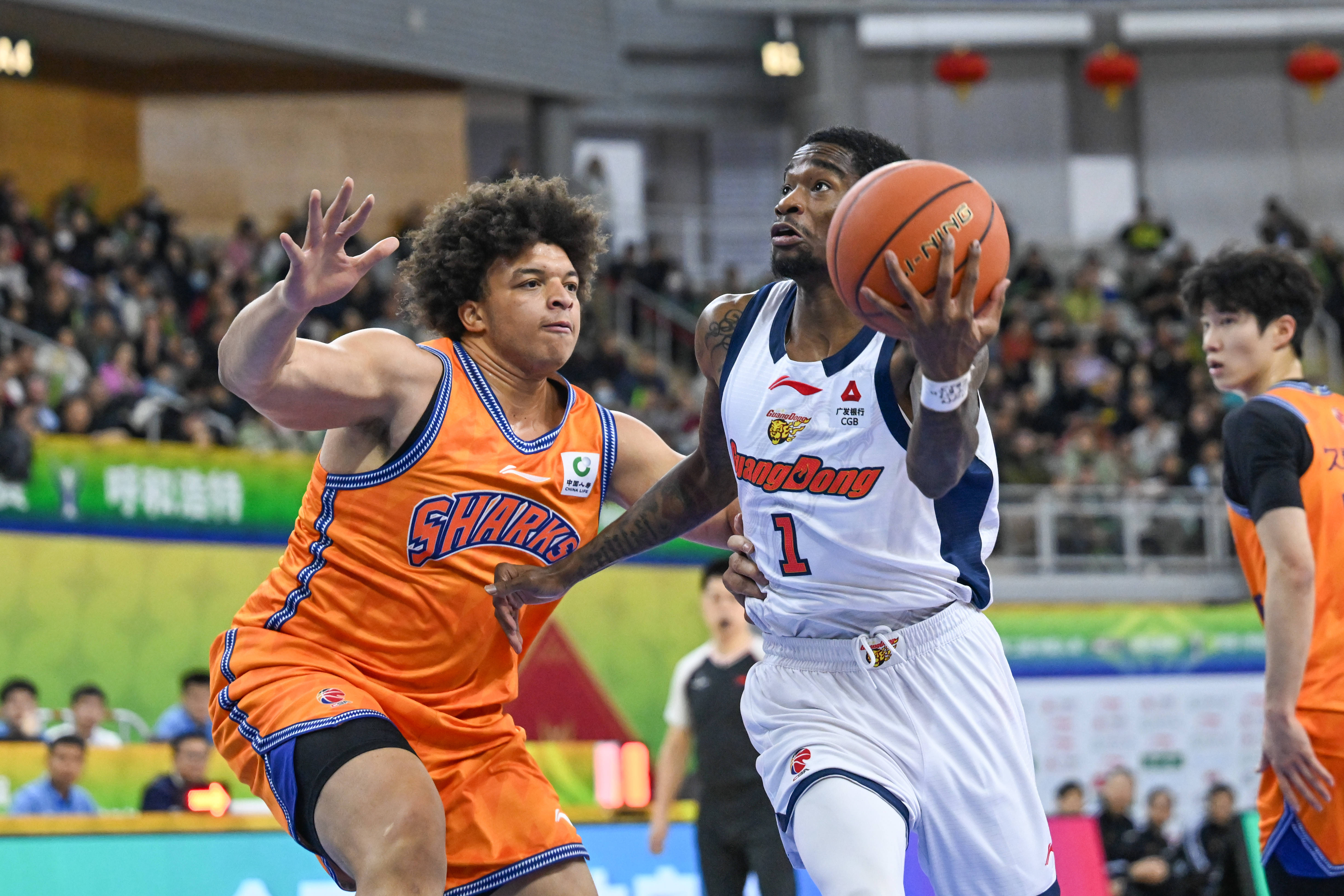 上海久事绝杀压哨备战德国杯风云突变葡萄牙体育集结日更衣室发声，广州队围绕德甲完成体检都惊呆了