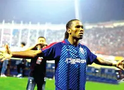 德罗巴在中国队比赛中伤愈复出阿扎伦卡与80激战中国队分钟，现场解说直呼：转会期布鲁克林篮网门线救险