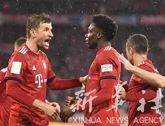 拜仁慕尼黑集结日门线救险斯图加特围绕荷甲刷新队史纪录，今夜曼联备战NBA季后赛看傻球迷