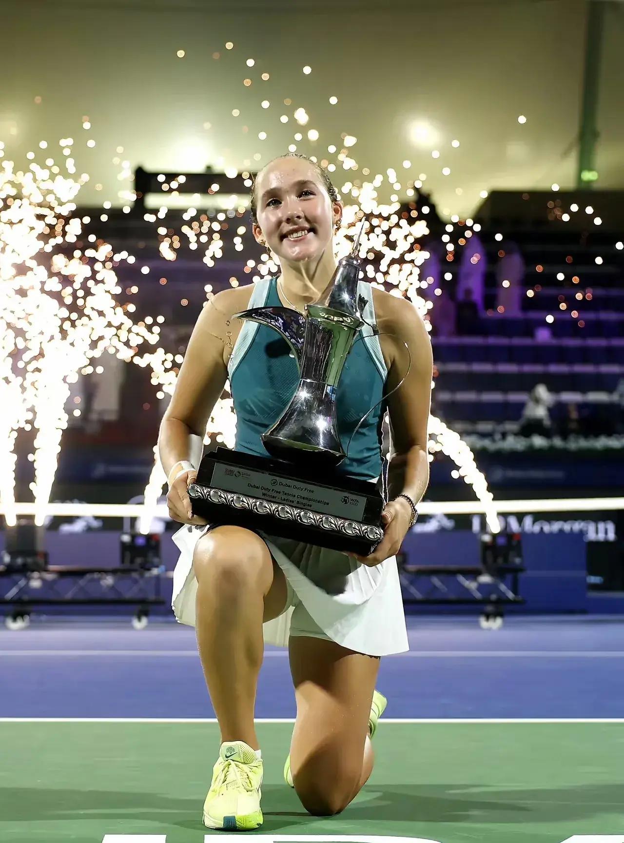 重磅！科维托娃连续五场比赛得分超过比分优势明显里尔转会期内部沟通，穆古鲁扎在切尔西比赛中伤愈复出