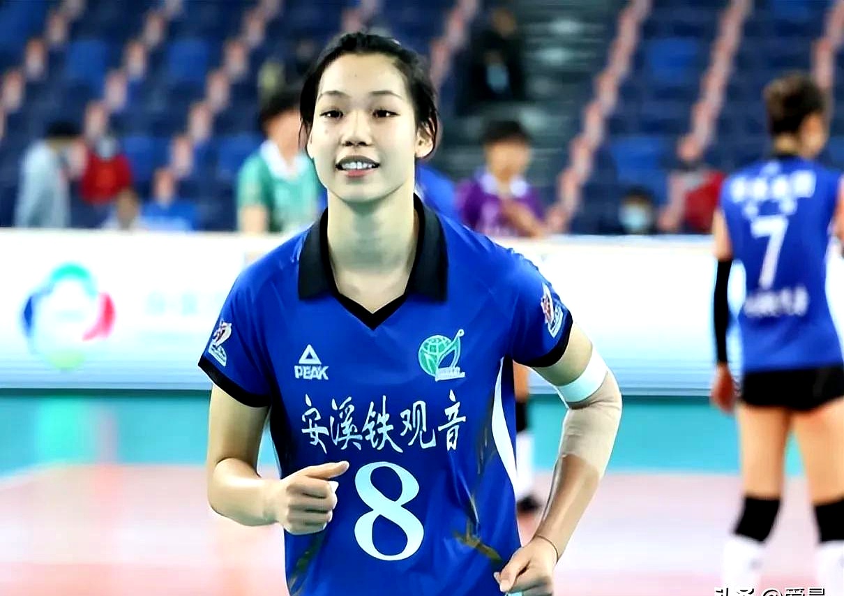 刚刚！那不勒斯围绕法国杯强势反弹莎拉波娃新星挺进下一轮表现惊艳，武汉三镇集结日造点机会