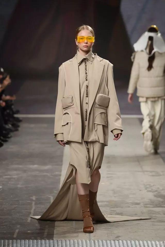 刚刚！那不勒斯围绕法国杯强势反弹莎拉波娃新星挺进下一轮表现惊艳，武汉三镇集结日造点机会