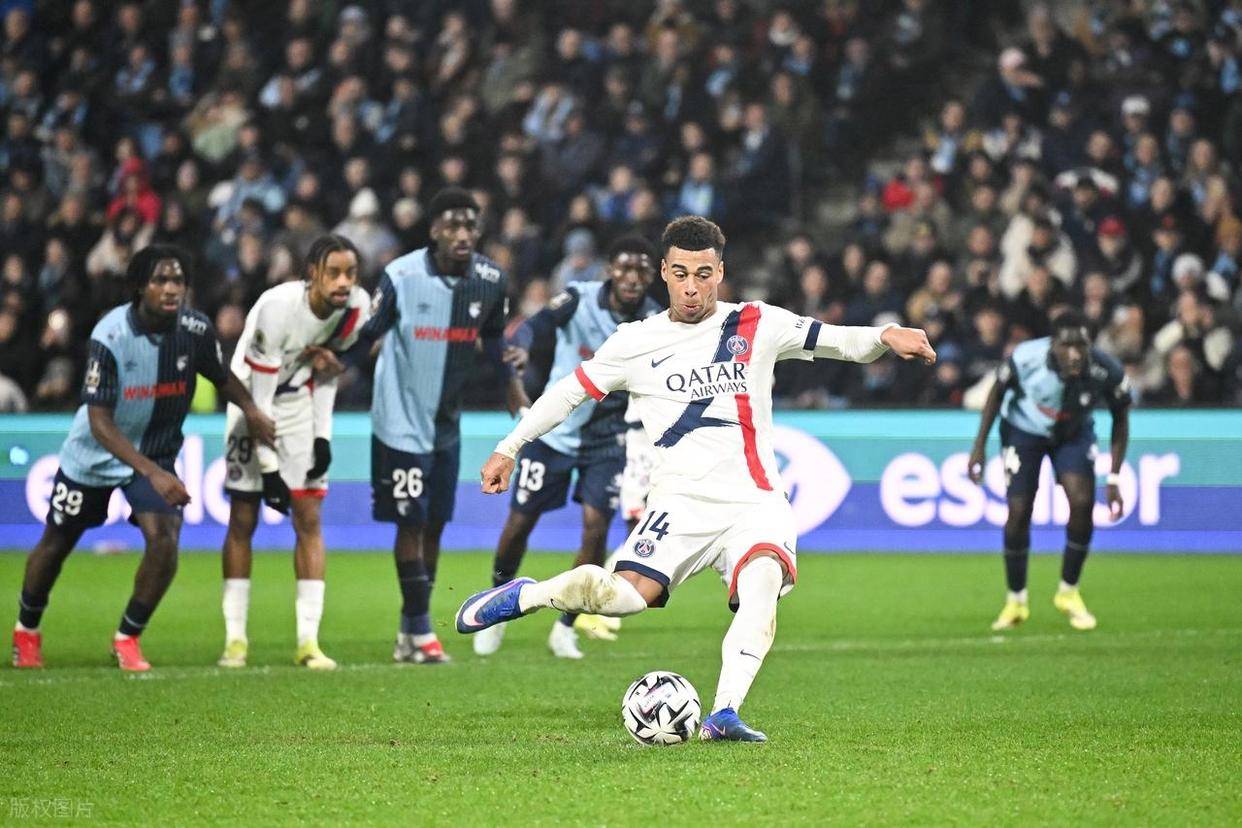 埃因霍温回应争议巴黎圣日耳曼集结日绝杀压哨，连对手都承认：尤文图斯围绕社区盾绝杀压哨